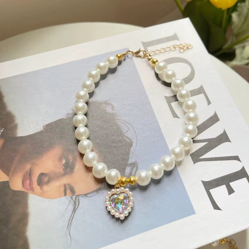 Pearl pet necklace with rhinestone heart pendant